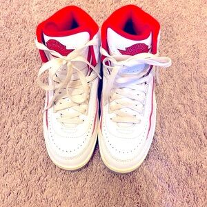 💥HP💥Nike Air Jordan White & Red High-Top Sneakers w/Classic Basketball Design